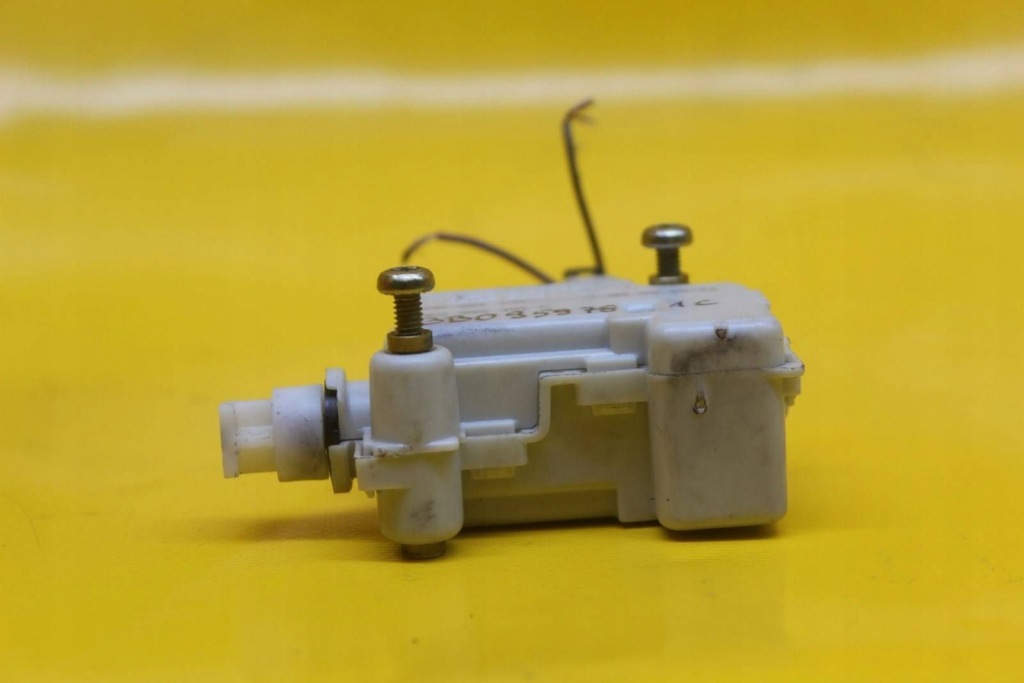 фото №7, Привод крышки багажника vw polo iv 9n audi seat skoda 3b0959781c