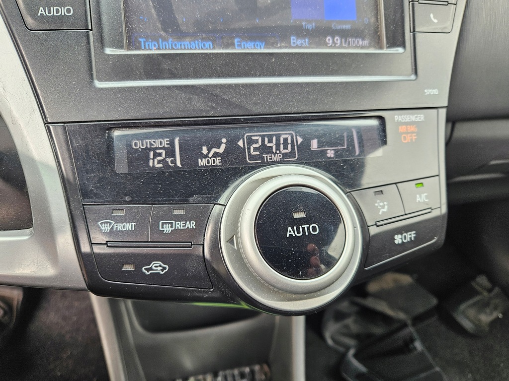 фото №1, Toyota prius plus панель управление воздуховоды