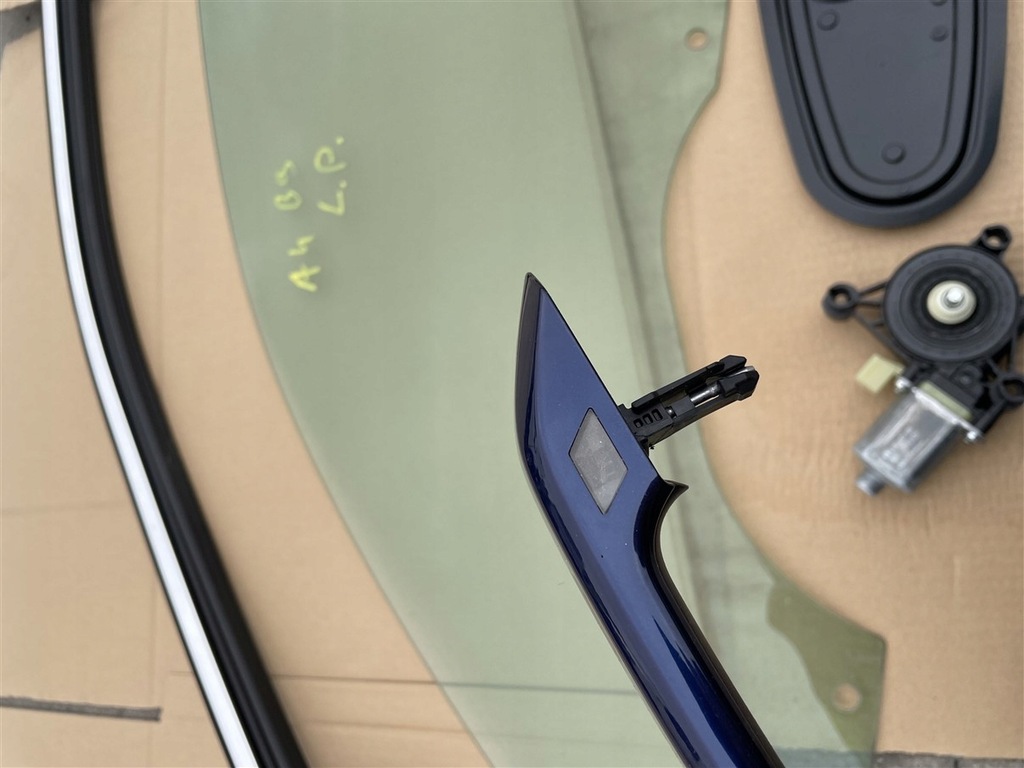 фото №10, Скло прокладка хром підйомник скло двері audi a4 b9 lift 19-23r