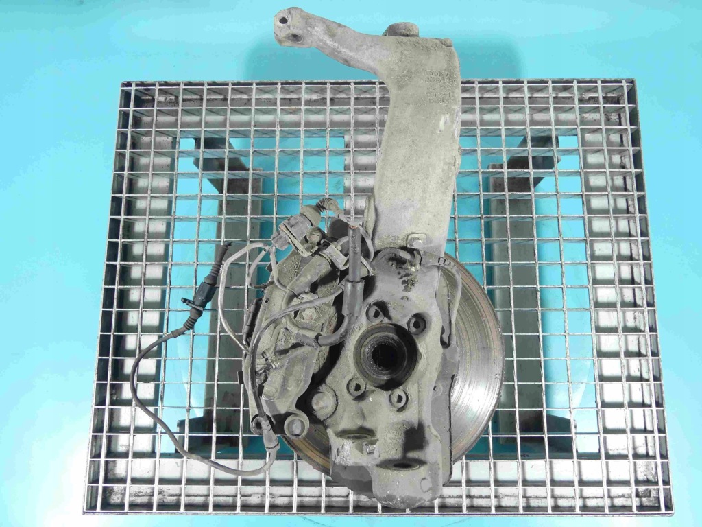 фото №4, Поворотный кулак левая ступица перед 2,8 audi a8 d2 fl alu