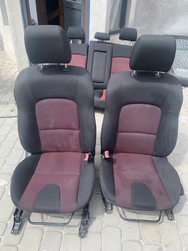 фото №1, Mazda 3 03- sedan сидіння i заднє сидіння задня задня сидіння