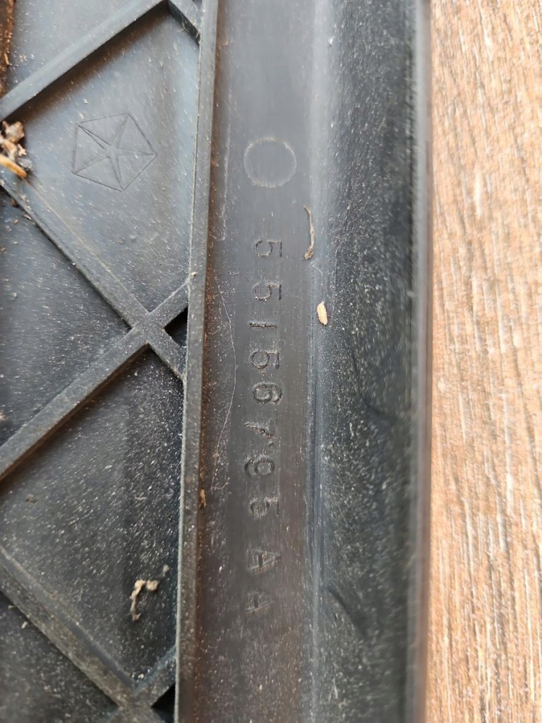 фото №8, Jeep grand cherokee wk рамка номерного знака регистрационный 55156795aa