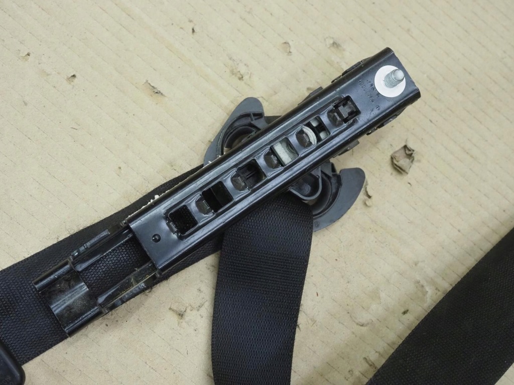 Mercedes w204 a2048602686 ремінь безпеки правий перед Оригінал