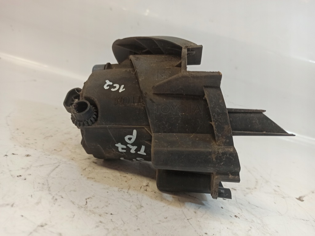 фото №7, Toyota avensis t25 противотуманная фара правый 89210656