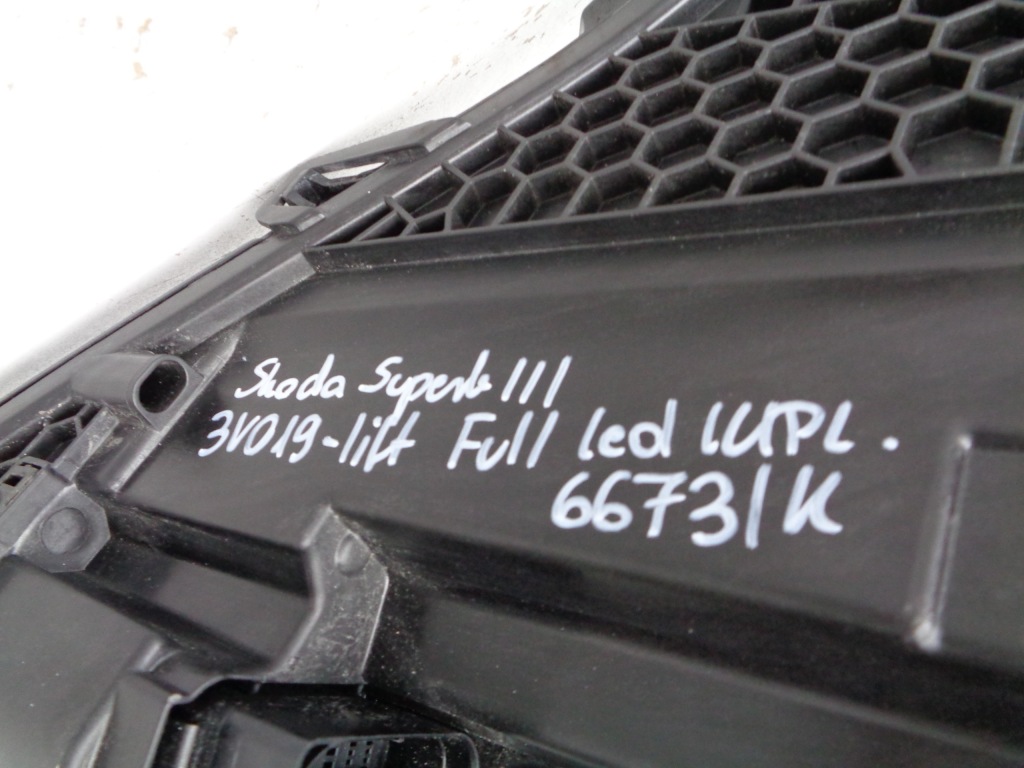 Фара левая фара skoda superb 3 3v 3v0 19- рестайлинг  full led с Разборки