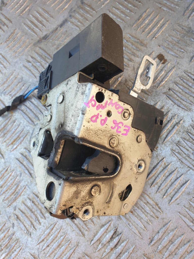 Купить Замок дверь правый перед bmw e36 8198036