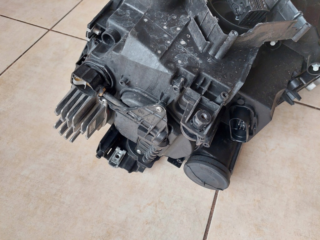 фото №8, Лампа правая - full led - vw golf sportsvan - lift - 517