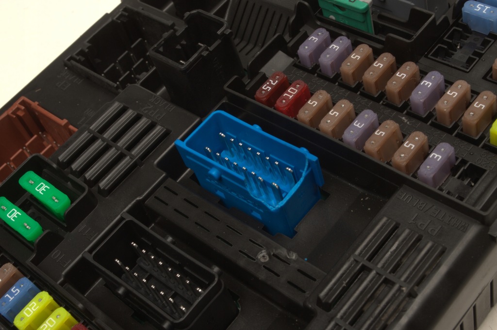 Peugeot rifter рестайлинг  коробка предохранителей 9855665280 Киев