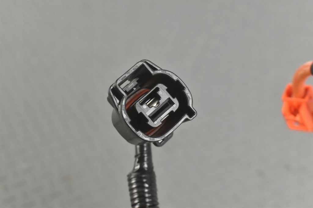 фото №13, Жгут шланг аккумулятора 821h2-k0030 toyota yaris iv p21 1.5 гибрид 2020-