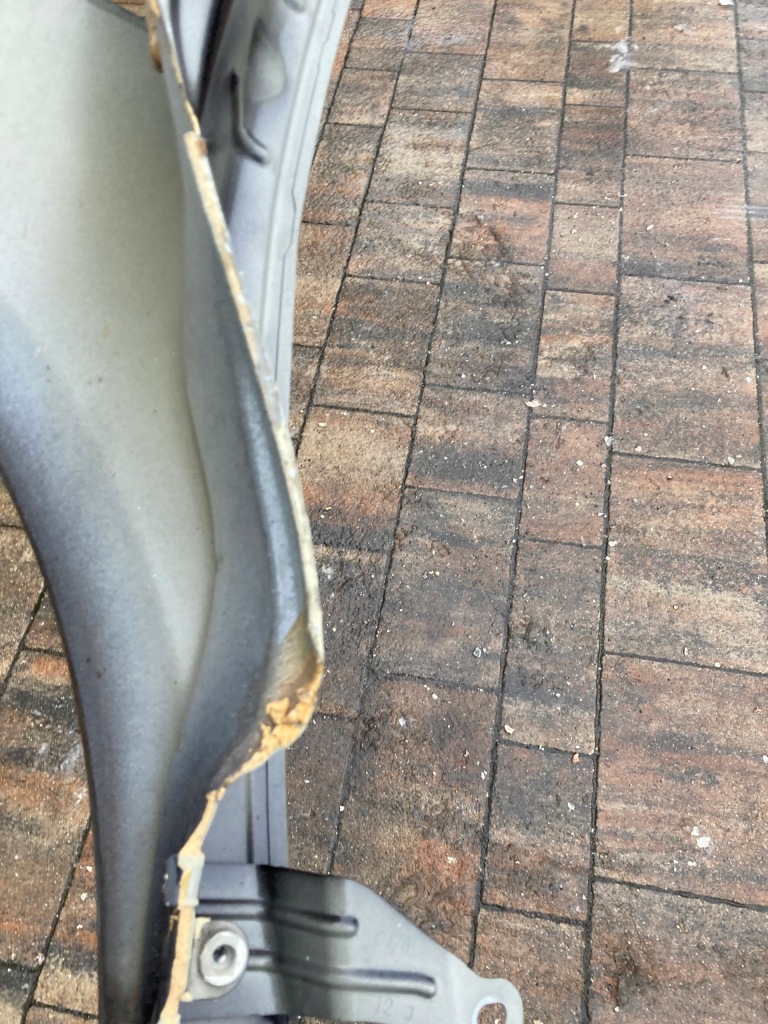 Lancia ypsilon правый  передний крыло в Украине