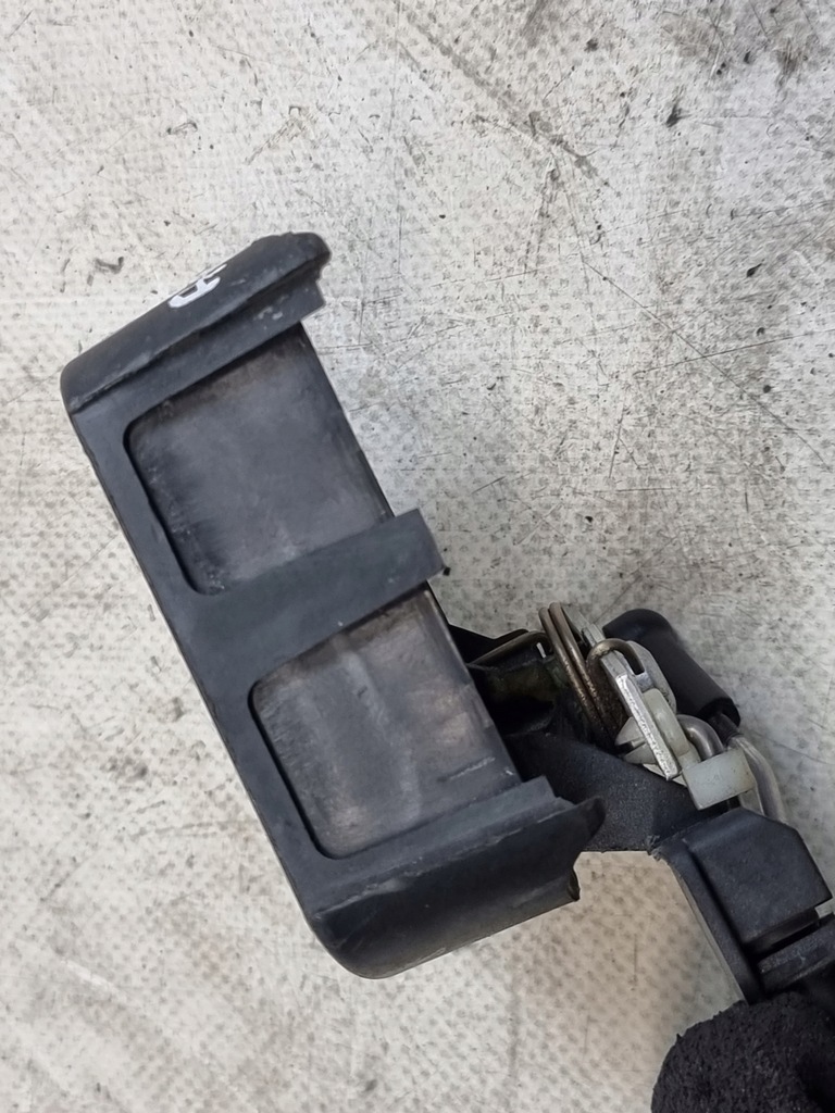 фото №9, Ручка багажника задняя оригинальный номер 2k0827185 volkswagen vw caddy iii