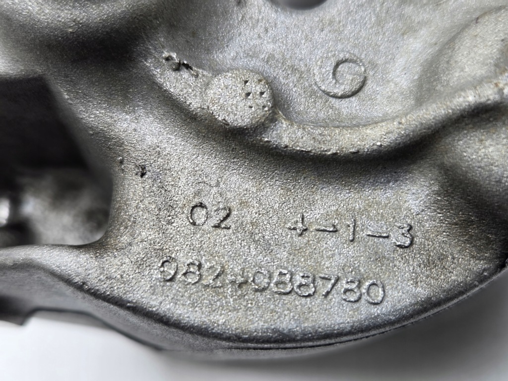 Купить Кронштейн корпус насоса 9824088780 peugeot citroen toyota 1.5 blue hdi yh01