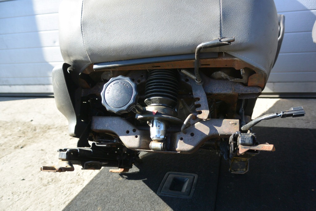 фото №14, Сиденье правый левый кожа пневматический подлокотник mitsubishi pajero ii kpl