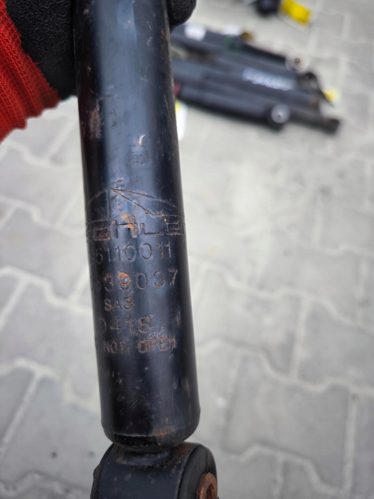 Амортизатор задний правый  bmw e46 seria 3 седан 635110011 Киев