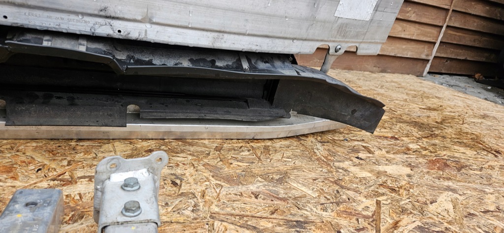 Ремінь передній підсилювач радіатор вентилятор audi e-tron 4ke Зі Шроту