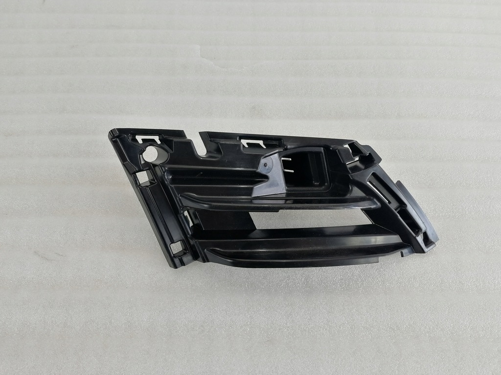 фото №1, Octavia iii направляющая кронштейн левая решётка решетка