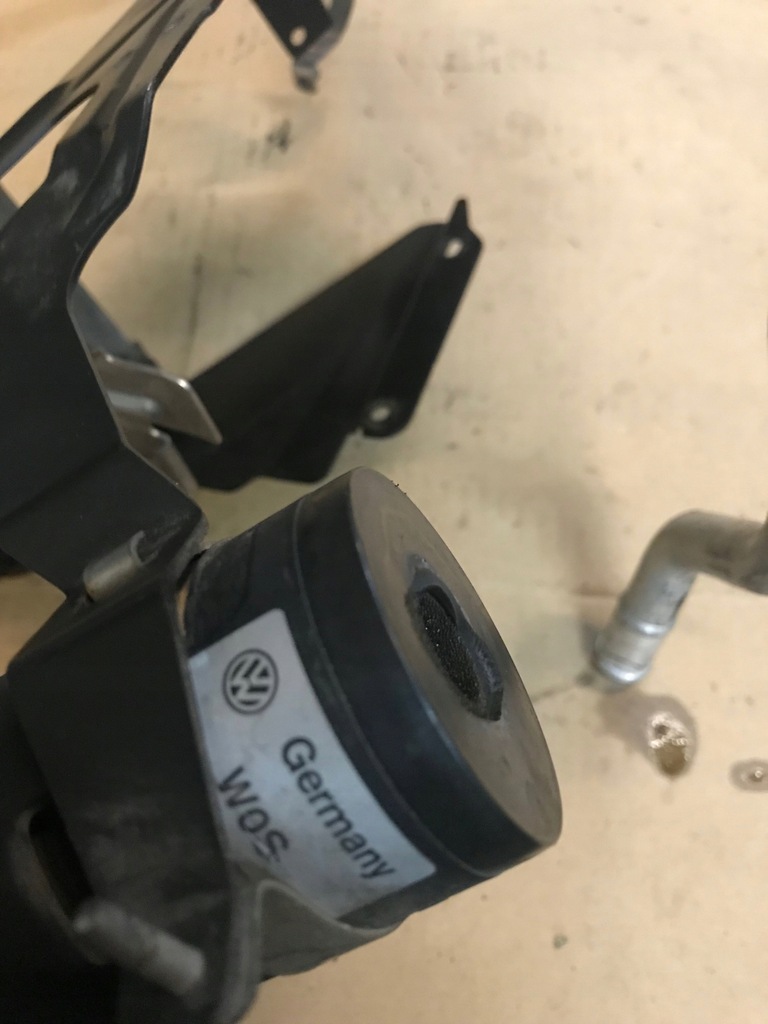 фото №6, Audi q7 4l кронштейн кронштейн webasta 7l0819750g