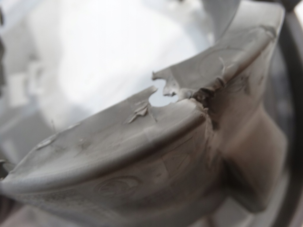 фото №8, Кронштейн противотуманной фары правый перед skoda fabia ii roomster skout 5j0807056c