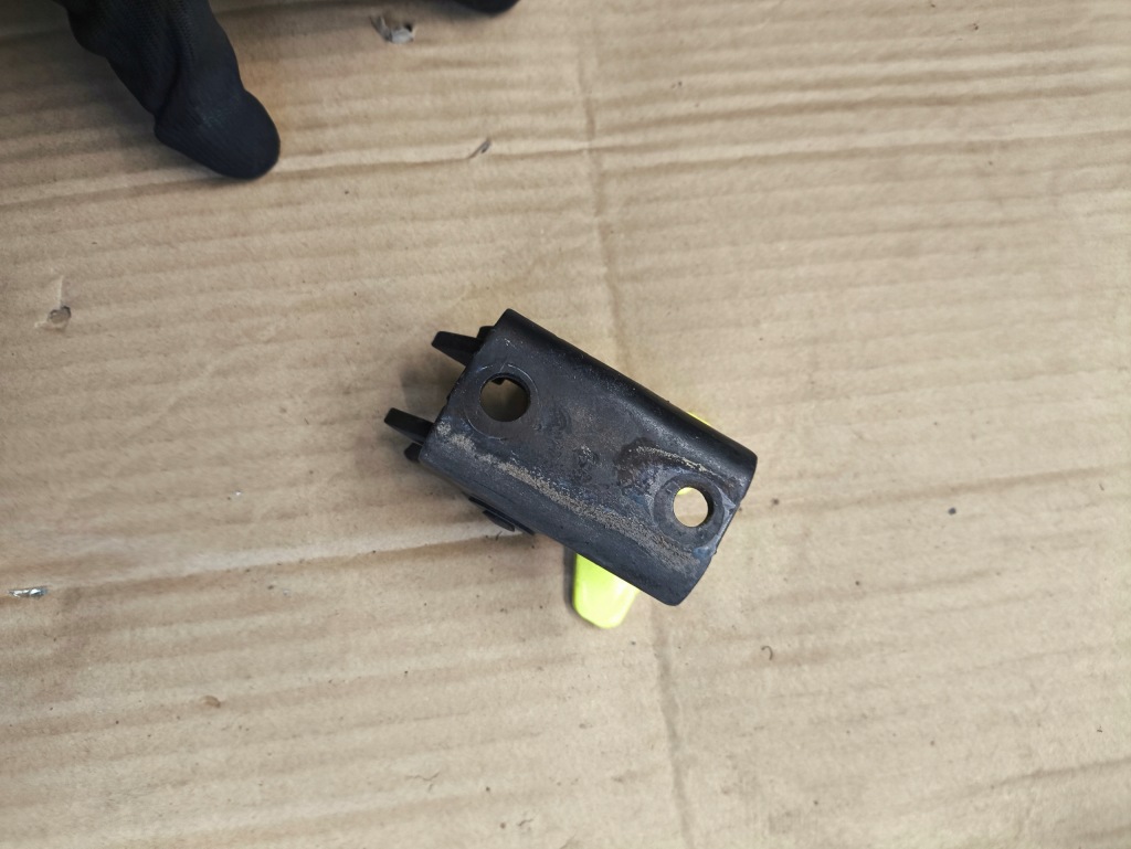 фото №1, Citroen jumpy jumpy iii ограничитель дверь правый задняя ?