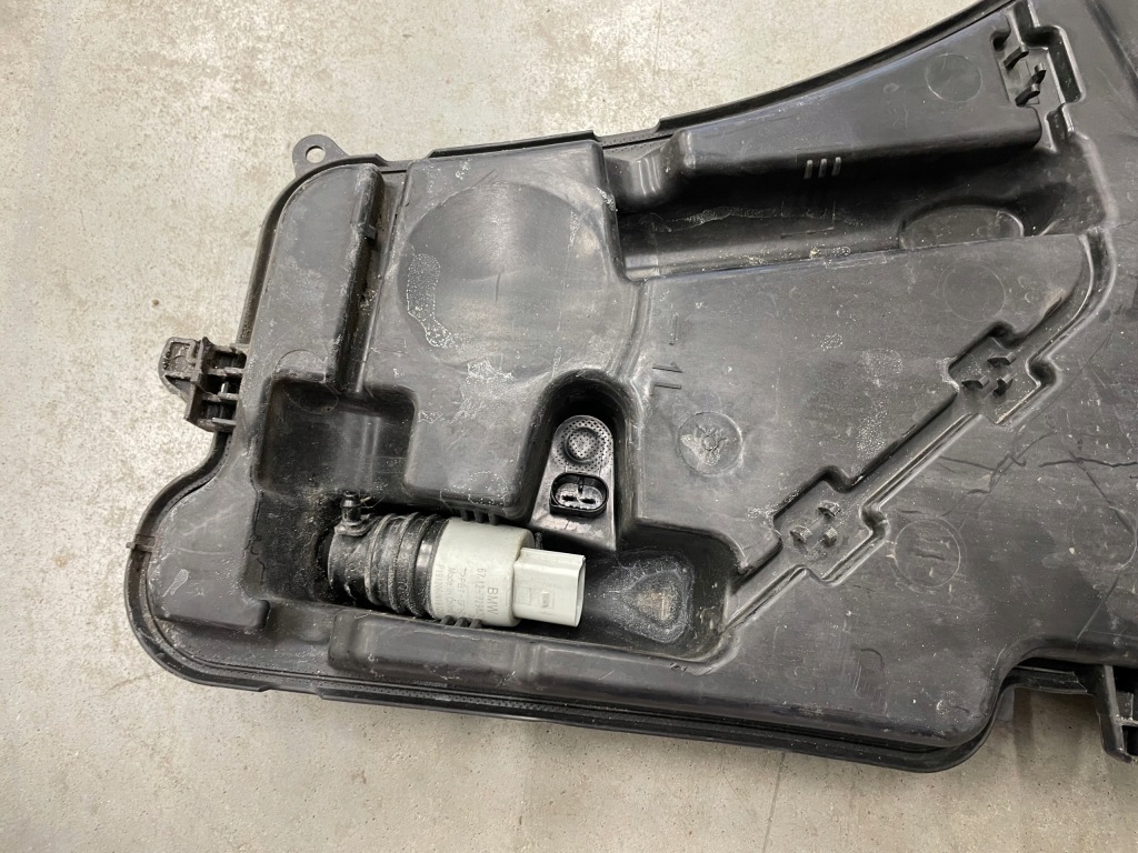 Бачок омывателя bmw g30 g31 оригинал 10543512 с Разборки