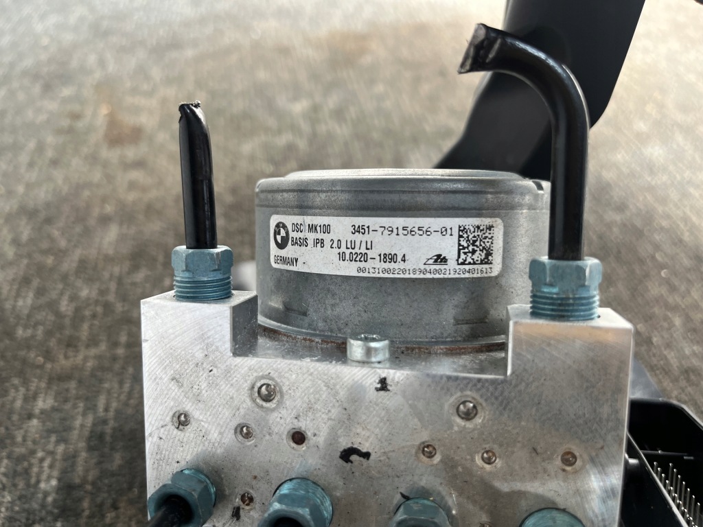 Bmw x1 f48 lci рестайлінг  19r 2.0 d 150km насос гальмівна abs оригінал європа Доставка