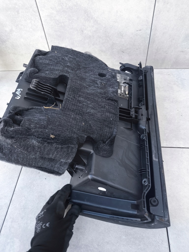 Mercedes w169 mercedes a klasa w169 бардачок пасажира європа ? Зі Шроту