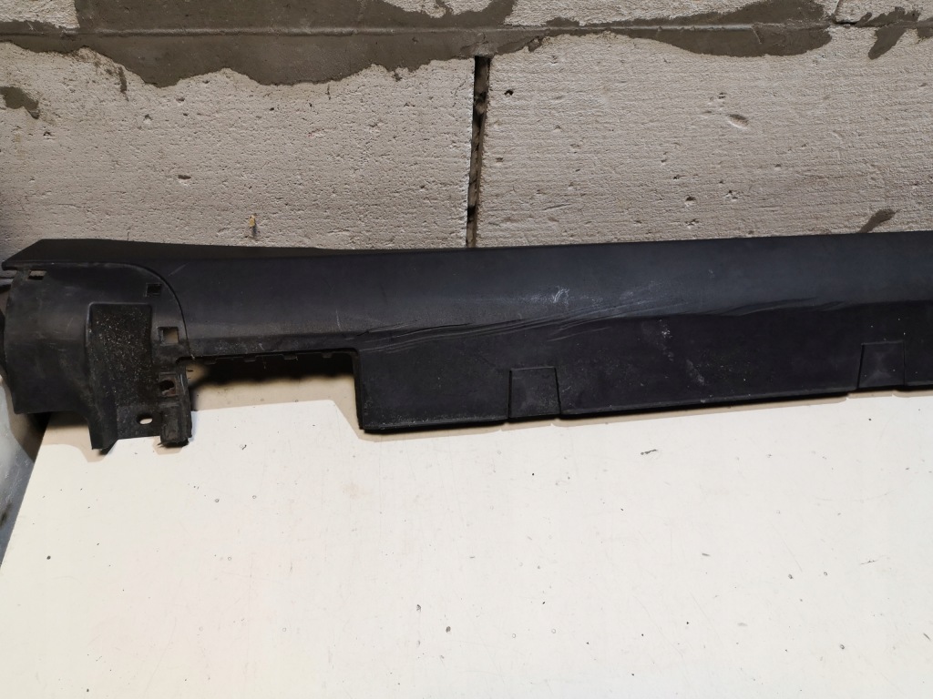 Tesla model s рестайлінг  молдинг поріг права в Україні