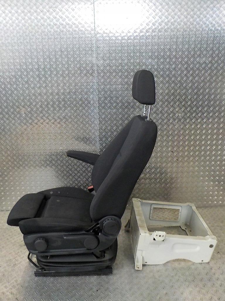 фото №6, Sprinter 907 19- сиденье заднее сиденье водителя