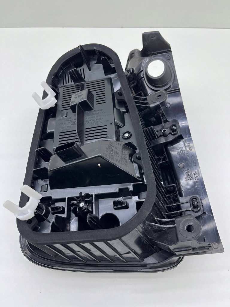 Mini f60 lci countryman правий фара задній led 8492476 Доставка