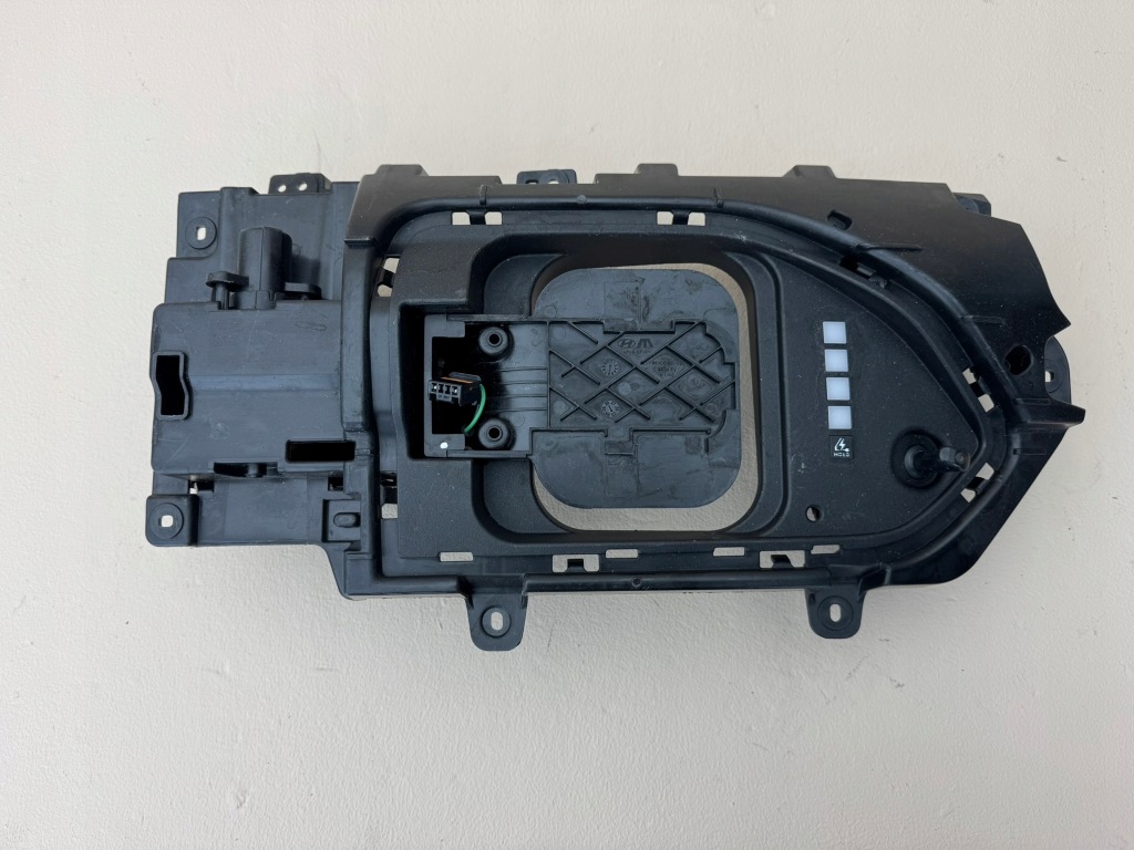 фото №1, Hyundai kona ii 2 ev n-line 22r- крышка разъём зарядки 863cc-hf702