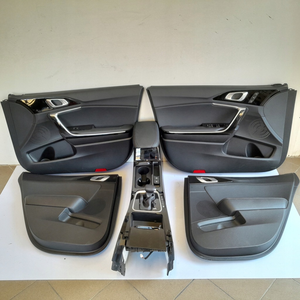 фото №12, Kia ceed iii kombi hev шкіра сидіння заднє сидіння обшивки тунель комплект підігрів вентильований