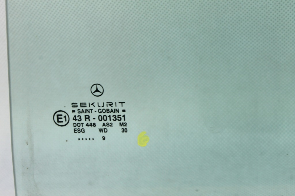 Стекло левый задний  боковая левая задняя дверь задних mercedes w168 a-klasa Киев