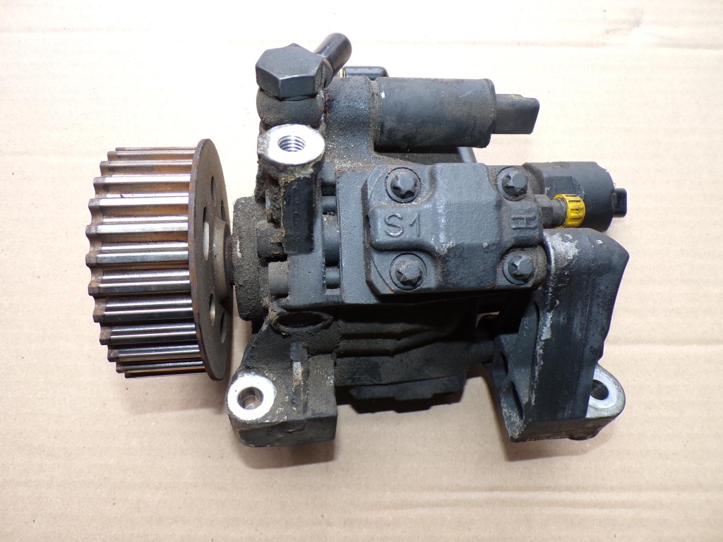 фото №1, Renault оригінальний номер h8200704210 насос упорскування