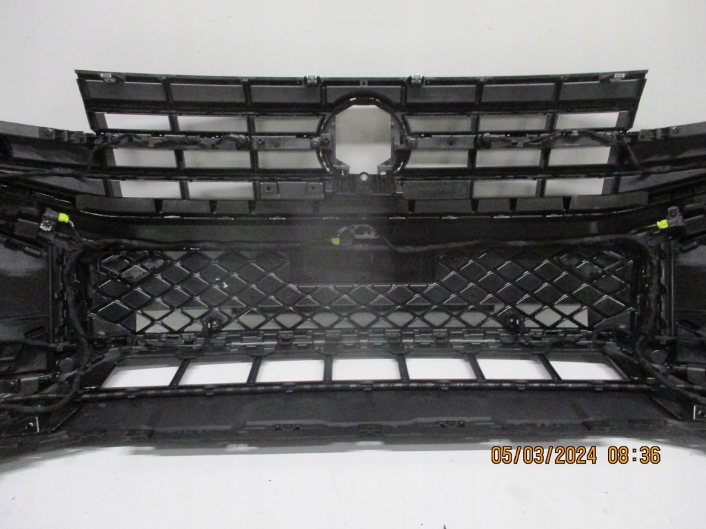 Бампер vw touareg 760 r-line 23r рестайлінг  6pdc камера ксенон передній Доставка