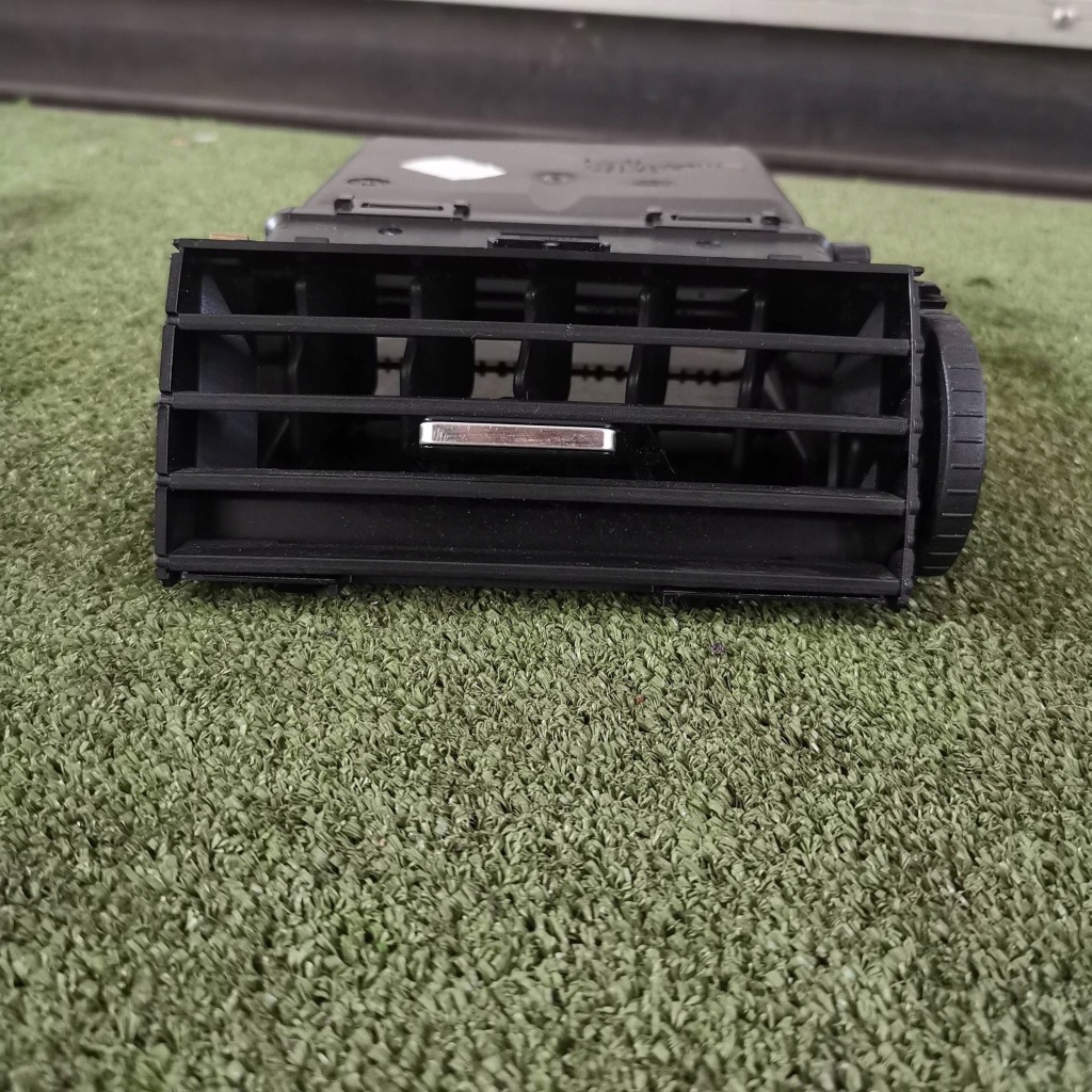 Купить Ford c-max 1 решётка обдув панели консоли правый  3m51-r014l21-be