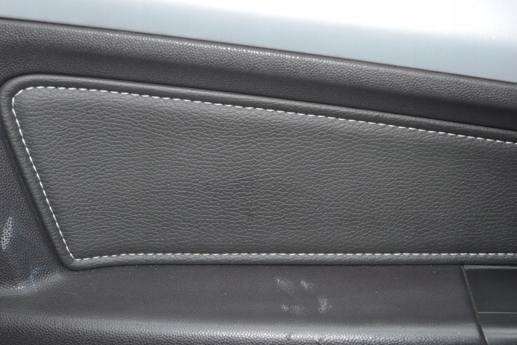 Обшивка обивка дверь левый перед zafira b 04-10r с Разборки