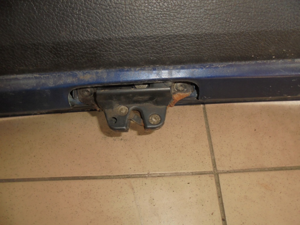 фото №1, Замок крышки задняя peugeot 206 2.0hdi 02' 3d