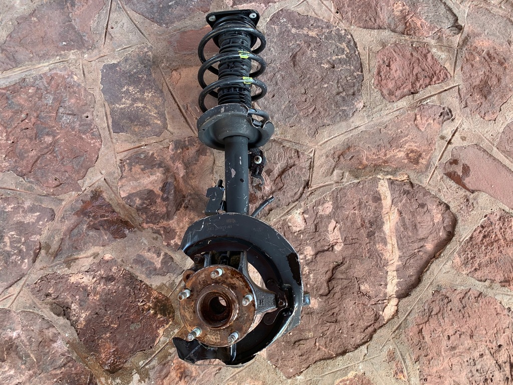 фото №1, Mazda 3 амортизатор поворотный кулак левая идеальное состояние