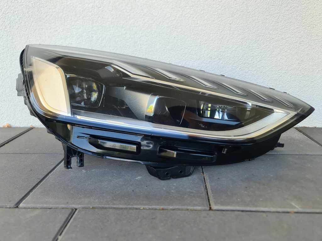 фото №1, Лампа перед правая audi a4 b9 full led 8w0941034d