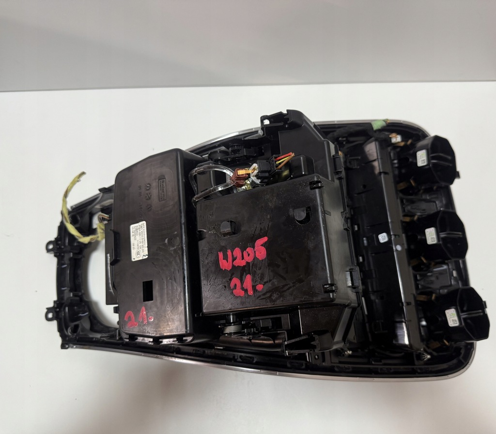 фото №11, Mercedes w205 300c usa панель керування вибірник захист тунель перемикач