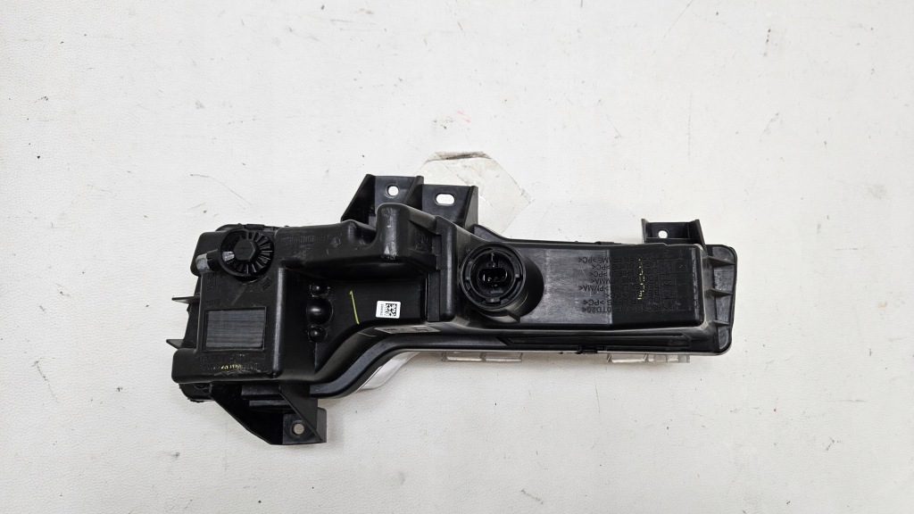 Протитуманна фара led правий tesla model 3 1077396-00-d в Україні