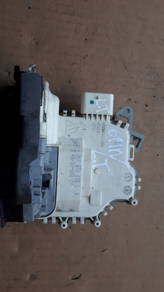 фото №1, Audi оригінальний номер 8k0839015c 6pin замок двері pin
