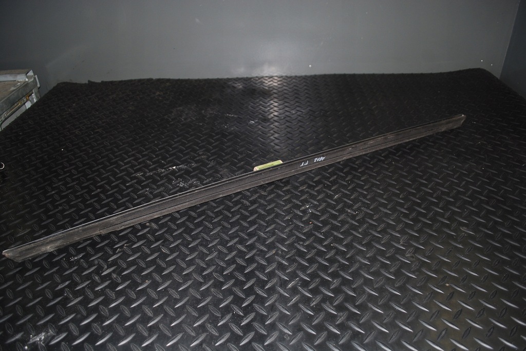 фото №7, Audi a8 d2 молдинг уплотнитель правый задняя хром