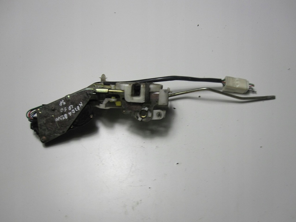 фото №6, Замок дверь передний левый mazda demio 5d 98r