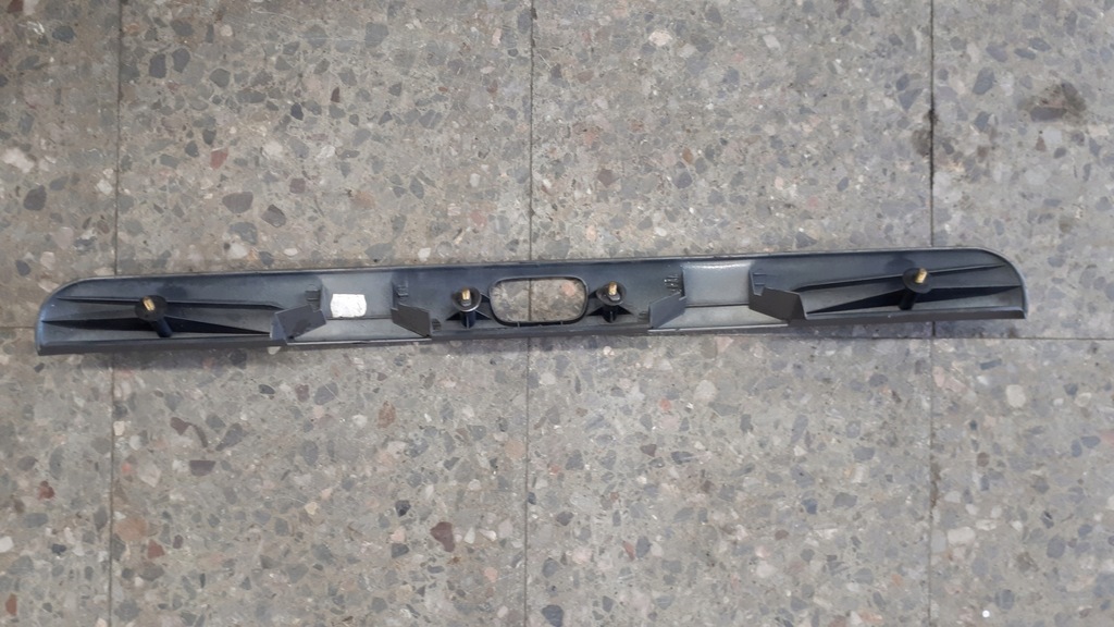 фото №6, Молдинг накладка номерного знака регистрационный volvo s40 03r серебристая