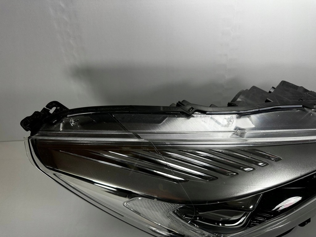 Kuga mk2 рестайлінг  фара ксенон led поворотний комплект gv41-13d155aj gv41-13d154aj Доставка