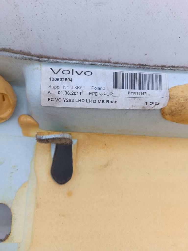 Купити Обшивка підлогова передня ліва volvo s60 2 v60 1 100602904