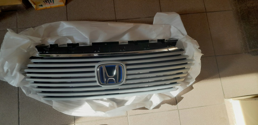 фото №1, Honda hr-v e-hev 22- решётка радиатора решётка радиатора радиатора