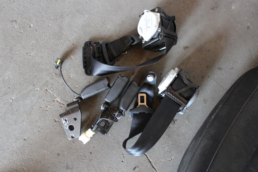 фото №3, Citroen c4 ii заднее сиденье задняя комплект ремни защёлки хэтчбек