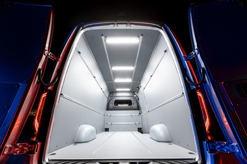 фото №1, Обшивка автобус бока b-tsg-s sprinter l3h2
